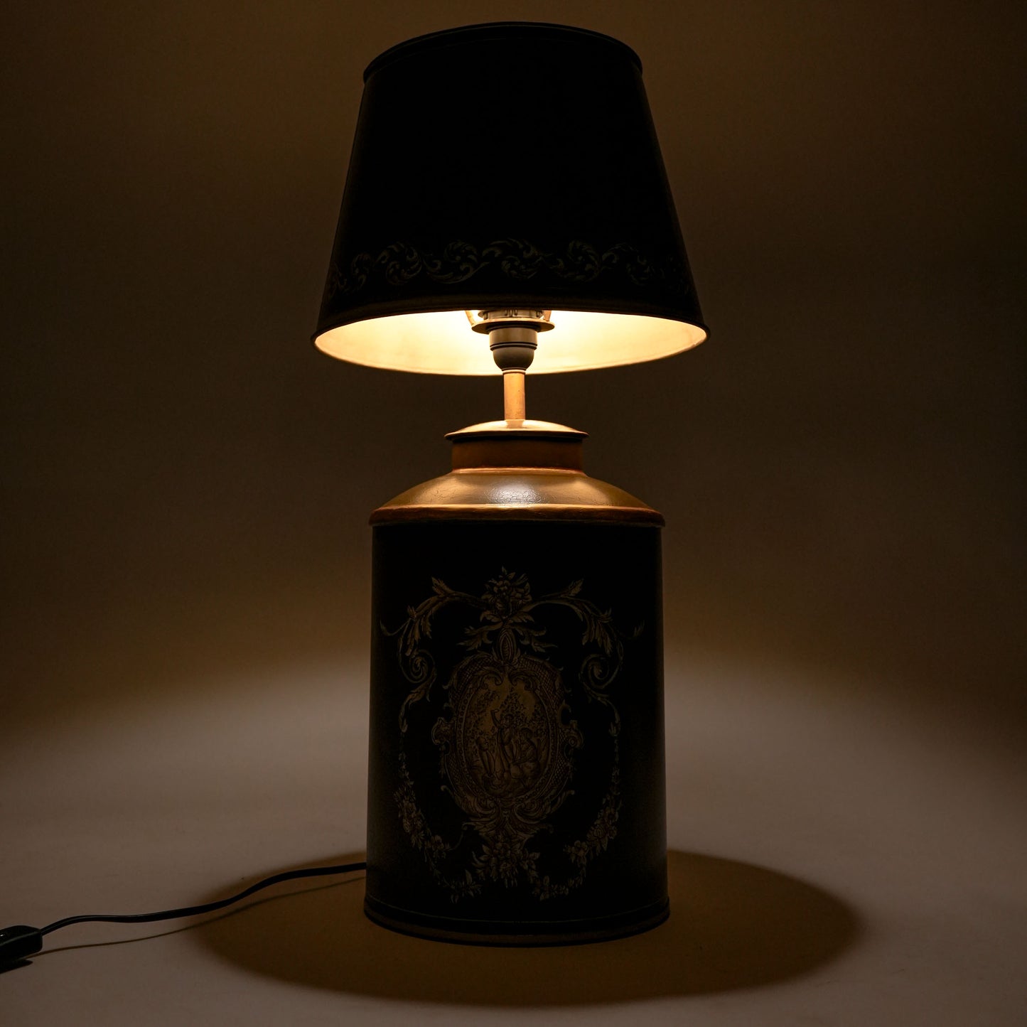 Velvet Filigree lamp
